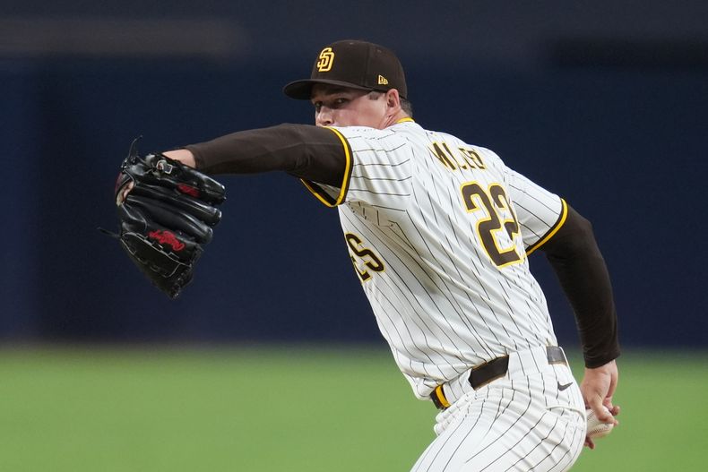 Mason Miller, de los Padres de San Diego, labora frente a un bateador de los Rockies de Colorado durante el octavo inning del juego del jueves 11 de septiembre de 2025 (AP Foto/Gregory Bull)