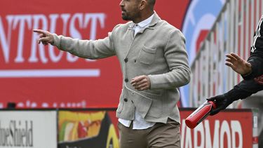 ARCHIVO - Foto del 16 de marzo del 2024, el entrenador de Montrel Laurent Courtois dirije a su equipo en el encuentro de la MLS ante el Chicago Fire. (AP Foto/Matt Marton, Archivo)