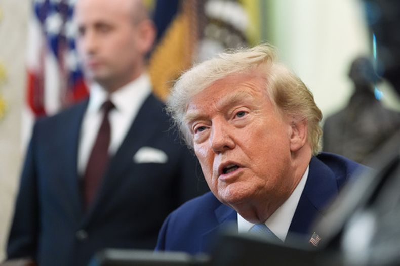 El presidente Donald Trump en el Despacho Oval de la Casa Blanca, el jueves 6 de agosto de 2026, en Washington. (AP Foto/Alex Brandon)