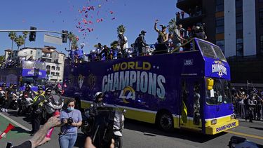 Fans celebran con los Rams campeonato del Super Bowl en LA