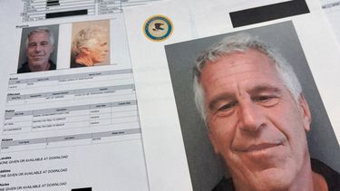Foto tomada el 2 de enero del 2026 de documentos que el Departamento de Justicia publicó sobre Jeffrey Epstein. (AP foto/Jon Elswick)