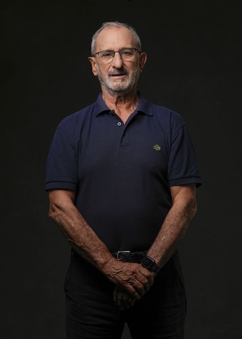 Gustavo Zerbino posa para un retrato para promover la película La sociedad de la nieve el viernes 27 de octubre de 2023, en Los Ángeles. (Foto AP/Ashley Landis)