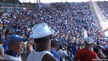 Cuba reanuda su béisbol en medio de nuevas estampidas