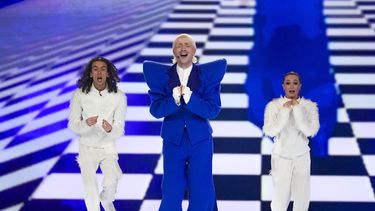 ARCHIVO - Joost Klein de Holanda interpreta la canción Europapa durante la segunda semifinal del Festival de la Canción de Eurovisión en Malmo, Suecia, el jueves 9 de mayo de 2024. (Foto AP/Martin Meissner, archivo)