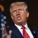 El candidato presidencial republicano Donald Trump habla con reporteros en un acto de campaña en ll Toro E La Capra, el viernes 23 de agosto de 2024, en Las Vegas. (Foto AP/Julia Nikhinson)