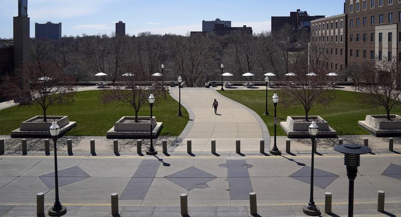 El campus de la Universidad de Minnesota en Minneapolis el 21 de abril del 2020. (Glenn Stubbe/Star Tribune via AP)