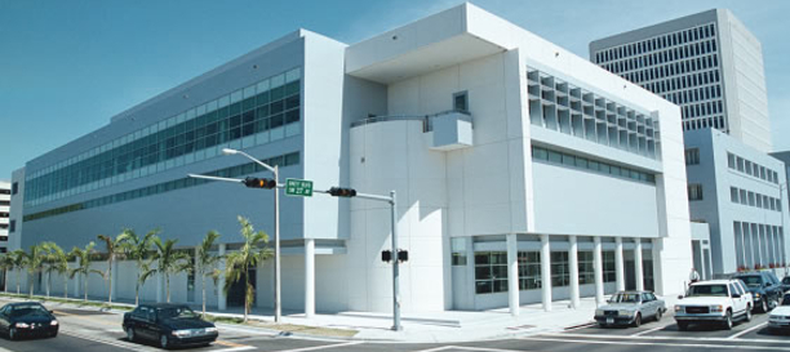 "Los profesores y personal del MDC siempre han cumplido con creces el llamado del deber para servir a los estudiantes, y garantizar que el Miami Dade College siga siendo una de las principales instituciones académicas. Sin ellos, no podríamos cumplir