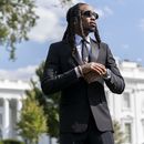 ARCHIVO - Quavo posa para un retrato en la Casa Blanca en Washington el 20 de septiembre de 2023. Quavo será el anfitrión de la Cumbre inaugural de la Rocket Foundation en el Centro Carter en Atlanta el martes. (Foto AP/Stephanie Scarbrough, archivo)
