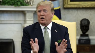 Trump veta rechazo del Congreso a recursos para el muro