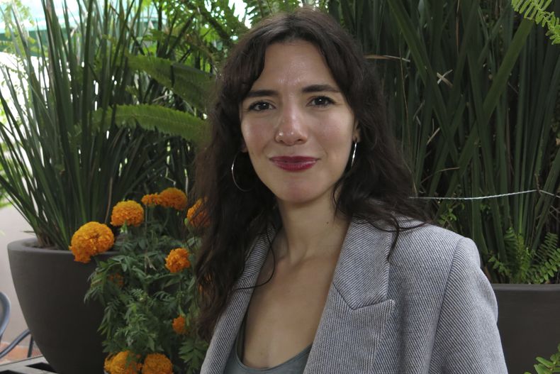 La directora mexicana Lila Avilés posa para un retrato durante una entrevista sobre su película Tótem en el Festival Internacional de Cine de Morelia en Morelia, México, el miércoles 25 de octubre de 2023. (Foto AP/Berenice Bautista)