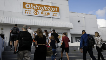 varios asistentes dan positivo por covid-19 despues de la conferencia de bitcoin en miami