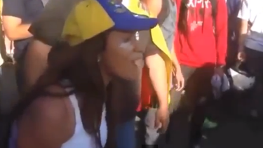 La mujer que hizo llorar a los soldados de Maduro
