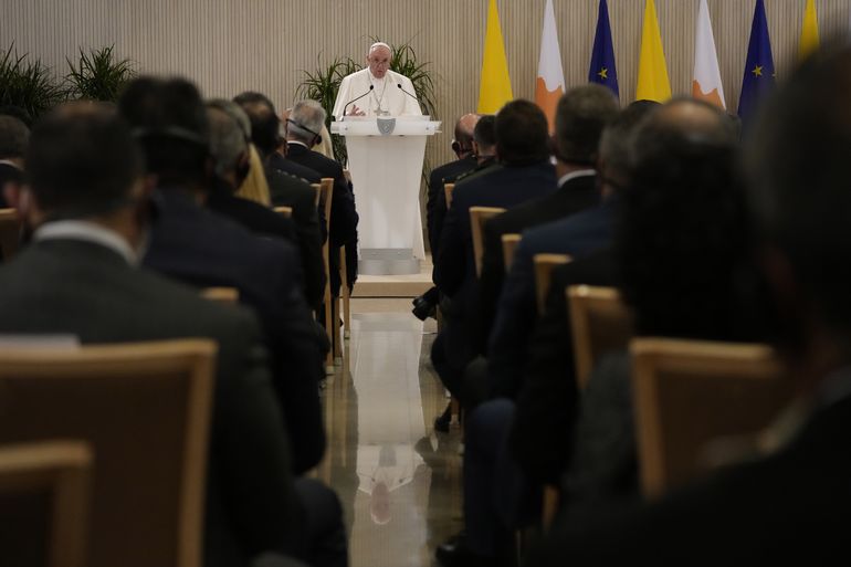 Papa, líder ortodoxo de Chipre se reúnen para reforzar lazos