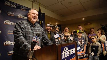 Demócrata gana contienda para el Senado en Montana