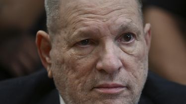El ex productor de cine Harvey Weinstein en el tribunal en Nueva York el 15 de abril del 2025. (Angela Weiss/Pool Photo via AP)