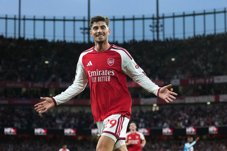 Kai Havertz celebra tras anotar el primer gol de Arsenal en el partido contra Coventry City en la Liga Premier, el viernes 21 de agosto de 2026, en Londres. (AP Foto/Kirsty Wigglesworth)
