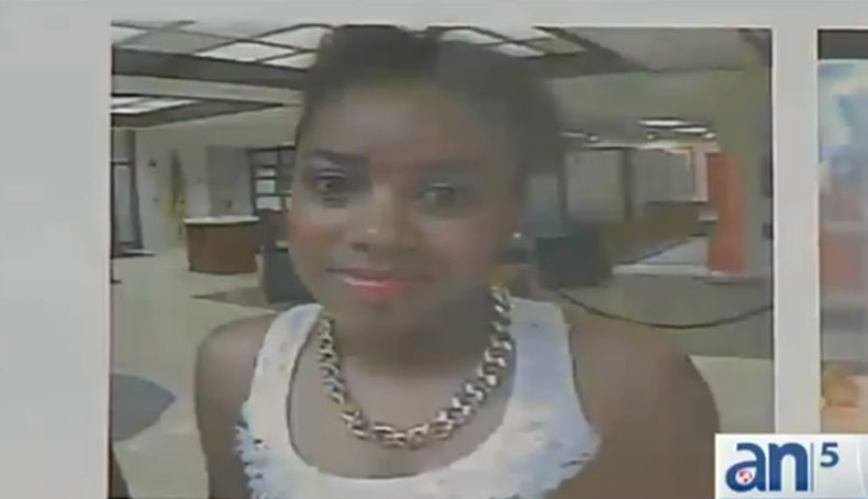 La policía de Coral Gables solicita la ayuda del publico para capturar a una mujer acusada de fraude luego de intentar cobrar varios cheques en diferentes bancos.