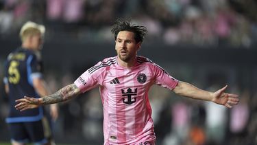 El delantero del Inter Miami Lionel Messi (10) celebra anotar el segundo gol de su equipo durante la segunda mitad de un partido de fútbol de la MLS contra el Philadelphia Union, el sábado 29 de marzo de 2025, en Fort Lauderdale, Florida (AP Foto/Rebecca Blackwell)