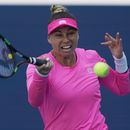 ARCHIVO - La tenista rusa Vera Zvonareva devuelve ante la estadounidense Danielle Collins en el Abierto de Miami, el sábado 26 de marzo de 2022, en Miami Gardens, Florida. (AP Foto/Marta Lavandier)