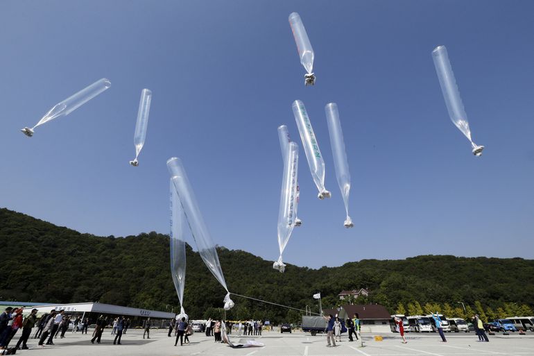 Norcorea sugiere que globos surcoreanos llevaron el COVID