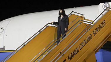 harris retrasa viaje: probable caso de sindrome de la habana