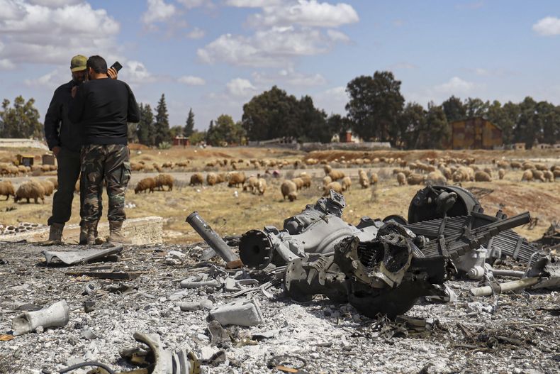 El lugar de un ataque israelí cerca de Hama, Siria, el 3 de abril del 2025. (AP foto)