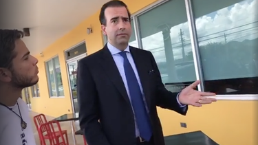 video - estudiantes interceptan al jefe de la junta fiscal federal