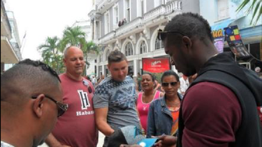 yasiel puig visita cuba por segunda vez