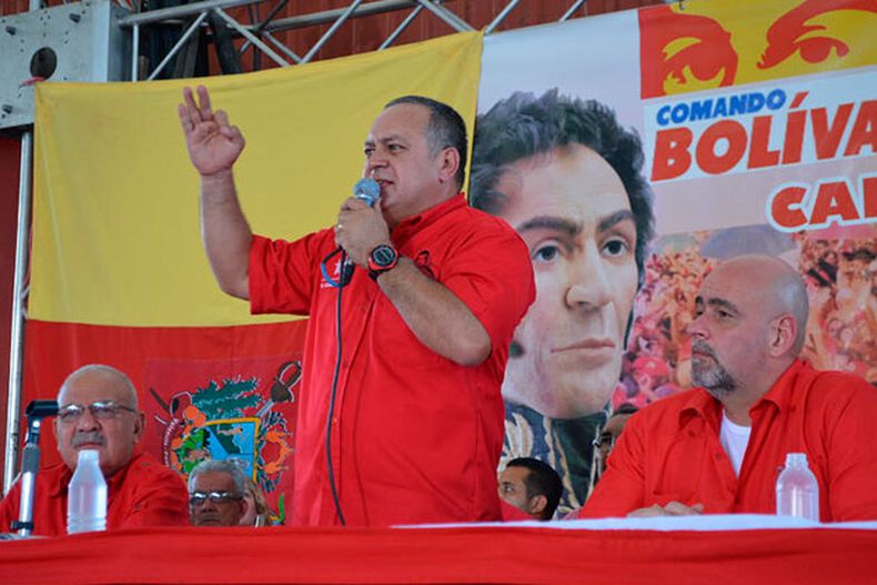 La cúpula chavista amenaza con llevar a la cárcel a varios candidatos de la oposición que lideran las encuestas para ganar la elección del 8 de diciembre.