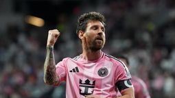 El delantero del Inter Miami Lionel Messi celebra tras anotar el tercer gol de su equipo en el encuentro de la MLS ante el CF Montreal el sábado 29 de agosto del 2026. (AP Foto/Rebecca Blackwell)