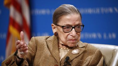 Ginsburg anuncia que tiene cáncer, no dejará Corte Suprema