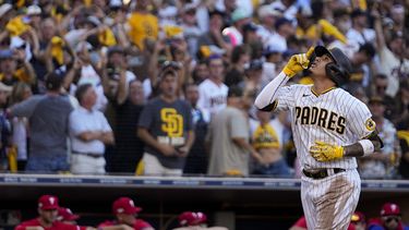 Drury y Padres remontan y empatan serie ante Filis