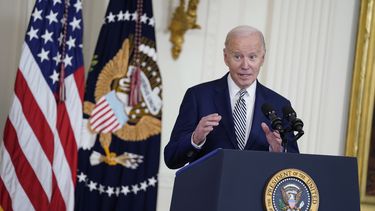 ARCHIVO - El presidente Joe Biden habla durante un evento en la Casa Blanca, el 30 de octubre de 2023, en Washington. (AP Foto/Evan Vucci, Archivo)