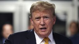 El expresidente Donald Trump habla después del procedimiento en su juicio, el martes 21 de mayo de 2024, en el Tribunal Penal de Manhattan en Nueva York. (Michael M. Santiago/Pool Photo vía AP)
