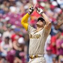 Juan Soto tras batear un jonrón para los Padres de San Diego ante los Rojos de Cincinnati, el sábado 1 de julio de 2023, en Cincinnati. (AP Foto/Jeff Dean)