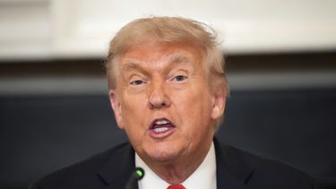 El presidente de Estados Unidos, Donald Trump, habla en una reunión de la Orden Fraternal de la Policía en el Comedor de Estado de la Casa Blanca, el jueves 5 de junio de 2025, en Washington. (AP Foto/Alex Brandon)
