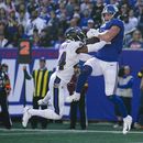 Giants Bellinger fuera por fractura en el ojo y tabique