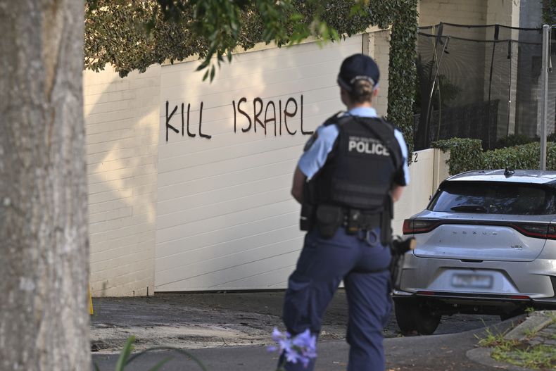 Grafiti en contra de Israel en un muro en Sydney, Australia, el 11 de diciembre de 2024. (Mick Tsikas/AAP Image via AP)