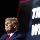 El precandidato presidencial republicano, el expresidente Donald Trump, habla durante una fiesta tras los caucus republicanos, en Des Moines, Iowa, el lunes 15 de enero de 2024. (AP Foto/Andrew Harnik)
