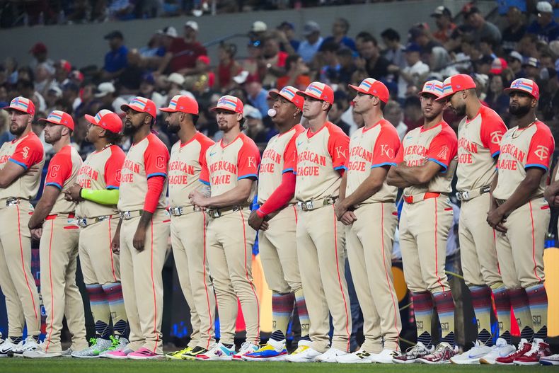 MLB descarta vilipendiados uniformes del Juego de Estrellas y retorna a