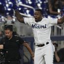 El cubano Jorge Soler, de los Marlins de Miami, festeja luego de anotar un jonrón de dos carreras en el encuentro del martes 16 de mayo de 2023, ante los Nacionales de Washington (AP Foto/Marta Lavandier)