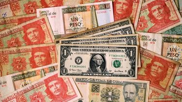 el regimen elimina el dolar en cuba en un momento critico para su economia