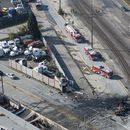 Los bomberos trabajan en un incendio tras la explosión del tanque de gas de un camión, en Los Ángeles, California, el 15 de febrero de 2024. (Foto AP/William Liang)