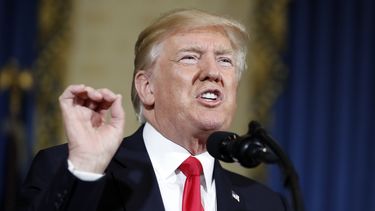Trump asesta golpe al control natal y a derechos de los gays