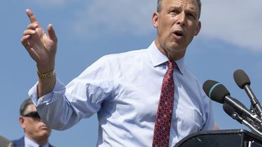 Panel investigador pide entrevista a legislador republicano