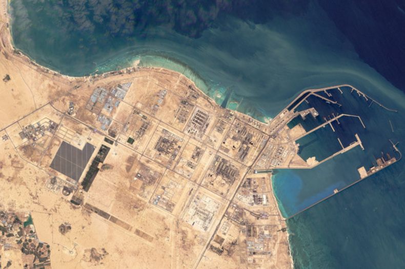 Esta imagen satelital de Planet Labs PBC muestra la zona industrial de Ras Laffan en Qatar el 6 de marzo de 2026. (Planet Labs PBC vía AP)