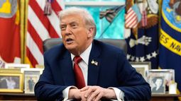 El presidente de EEUU, Donald Trump, habla tras firmar una orden ejecutiva relativa a TikTok en el Despacho Oval de la Casa Blanca, en Washington, el jueves 25 de septiembre de 2025. (AP Foto/Alex Brandon)
