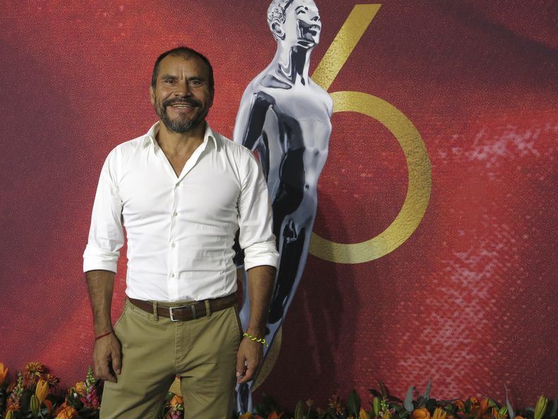 El actor Noé Hernández, de la película Kokoloko, posa al llegar al almuerzo de nominados de la 66a edición de los premios Ariel de la Academia Mexicana de Artes y Ciencias Cinematográficas en la Ciudad de México el 21 de agosto de 2024. (Foto AP/Berenice Bautista)
