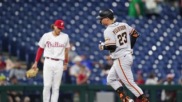Jonrón de Pederson en la 11ma da triunfo a Gigantes
