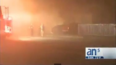 americateve | Un fuerte incendio provocó que una familia fuera desalojada de su residencia.